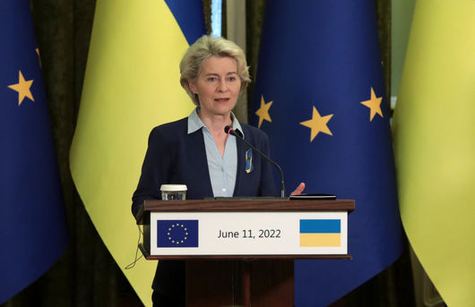 Европейската комисия официално препоръча Украйна и Молдова да получат статут