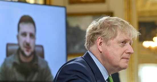 Британският премиер Борис Джонсън направи изненадваща визита в Киев в