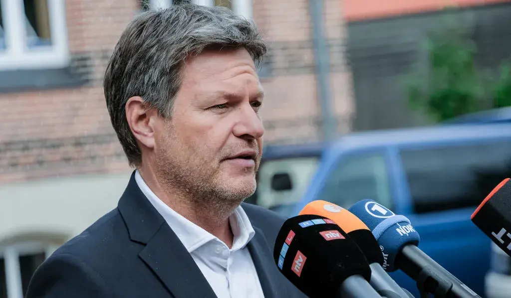 Вицеканцлерът на Германия се застъпи за доставката на танкове Leopard в Украйна