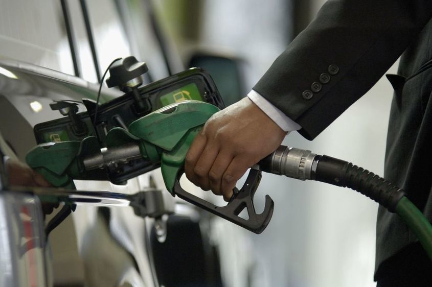 КЗК се обиди на властта заради критиките за бездействие спрямо пазара на горива
