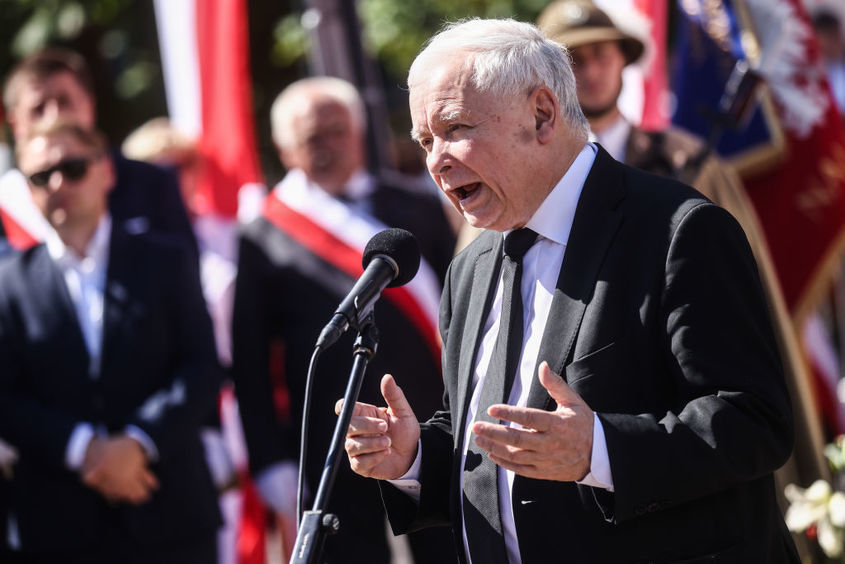 Лидерът на управляващата партия в Полша напусна правителството
