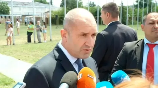 Радев с критики към премиера: В желанието си да уцели мен, Петков простреля Нинова