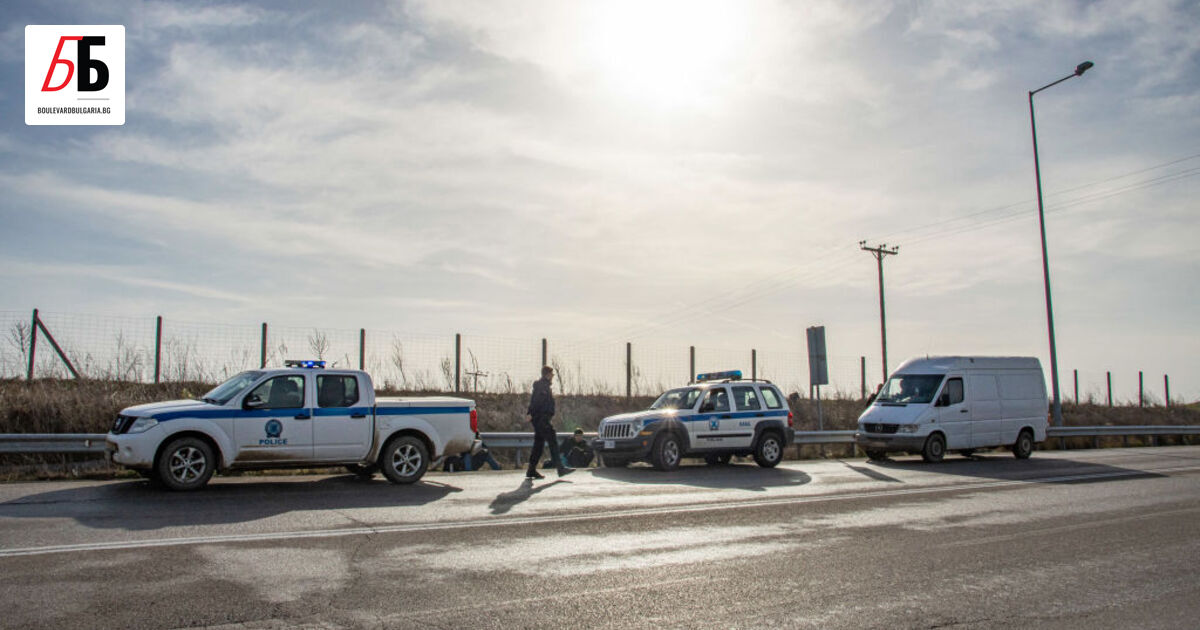 Гръцката полиция е вербувала бежанци, за да отблъсква новоприиждащи от
