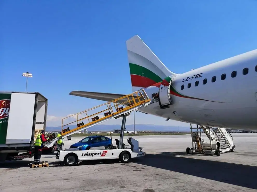 Министърът на икономиката е под карантина след визита в ОАЕ