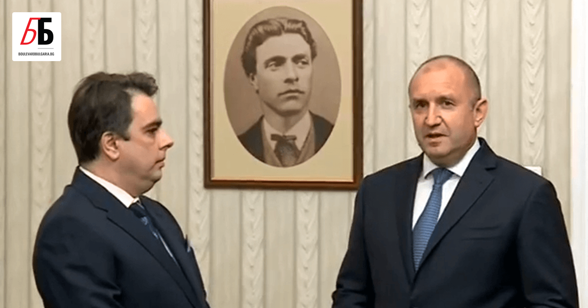 Президентът Румен Радев връчва проучвателния мандат за нов кабинет на