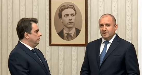 Президентът Румен Радев връчва проучвателния мандат за нов кабинет на