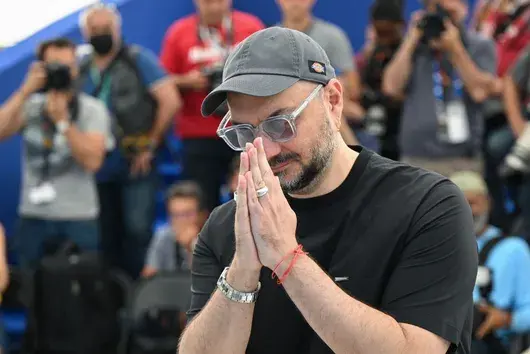 Център "Гогол" - театърът на Кирил Серебреников в Москва, е "убит". Сбогува се с aнтивоенен спектакъл