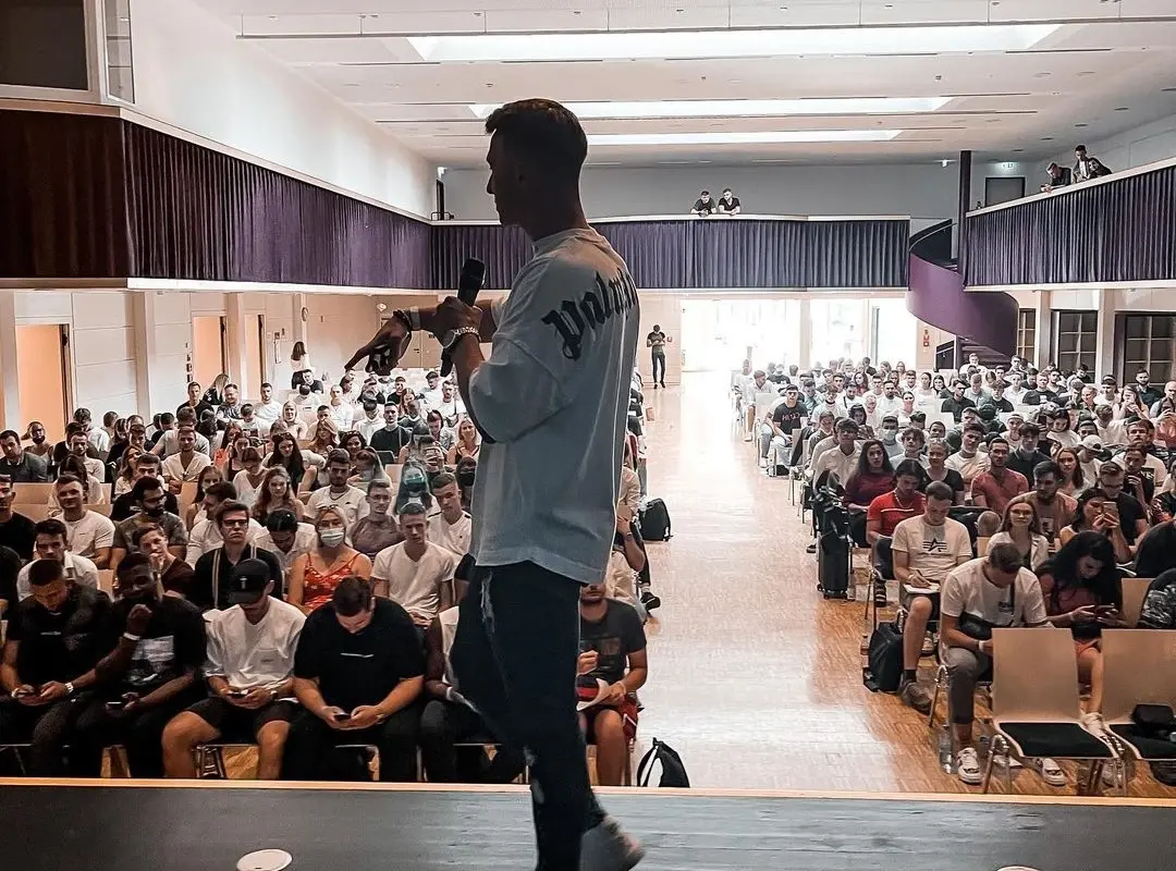 Как да станеш богат, без да работиш: Поколението Z в капана на новите пирамиди