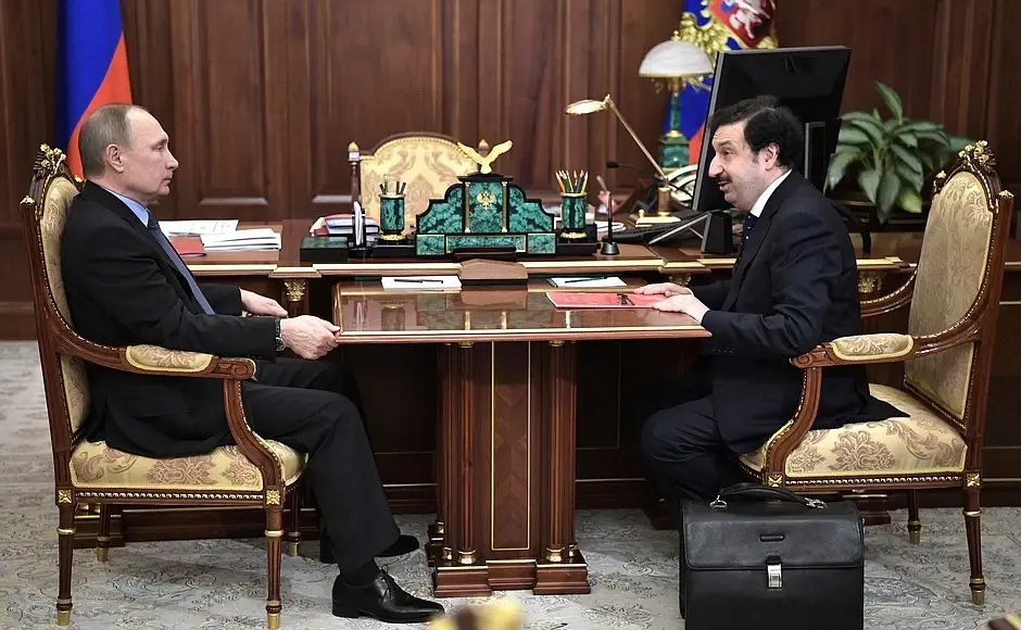 Случаят Владимир Мау: Икономистът, когото Кремъл наказа часове след като го преназначи в борда на "Газпром"