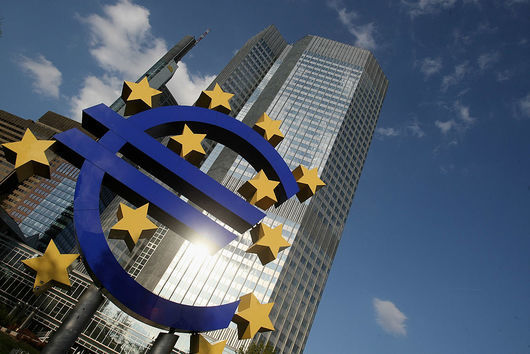 Скулптурата на еврото и символ на Европейската централна банка се продава на търг