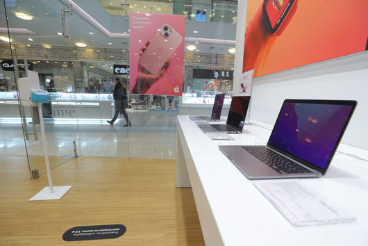 Въпреки санкциите: Продукти на Apple и скъпи стоки пробиват път към Русия