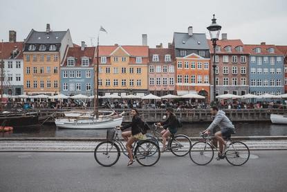 Обратно към нормалния живот: Дания първа в Европа отвори училища и детски градини