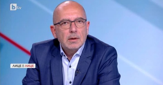 Отстраненият директор на болницата по онкология Стефан Константинов призова премиера