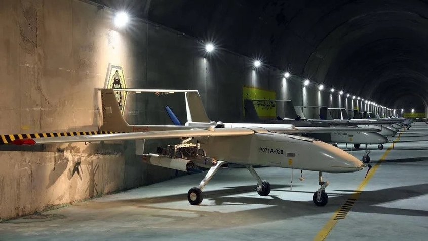 Иран ще снабди Русия със "стотици" дронове