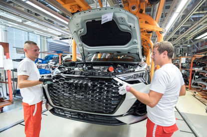 Автомобилните заводи се връщат на работа