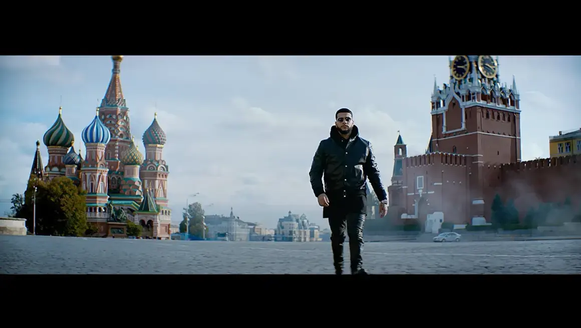 Рапърът, изпял "Моят най-добър приятел е Путин", е новият съсобственик на Starbucks в Русия