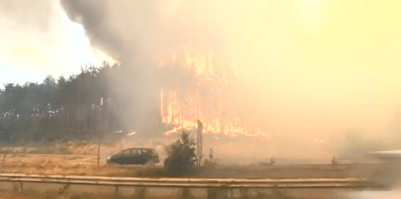 Движението по част от Подбалканския път е спряно заради голям пожар