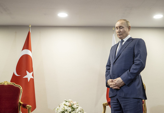 Ердоган принуди Путин да го чака прав пред журналистите преди срещата в Иран 