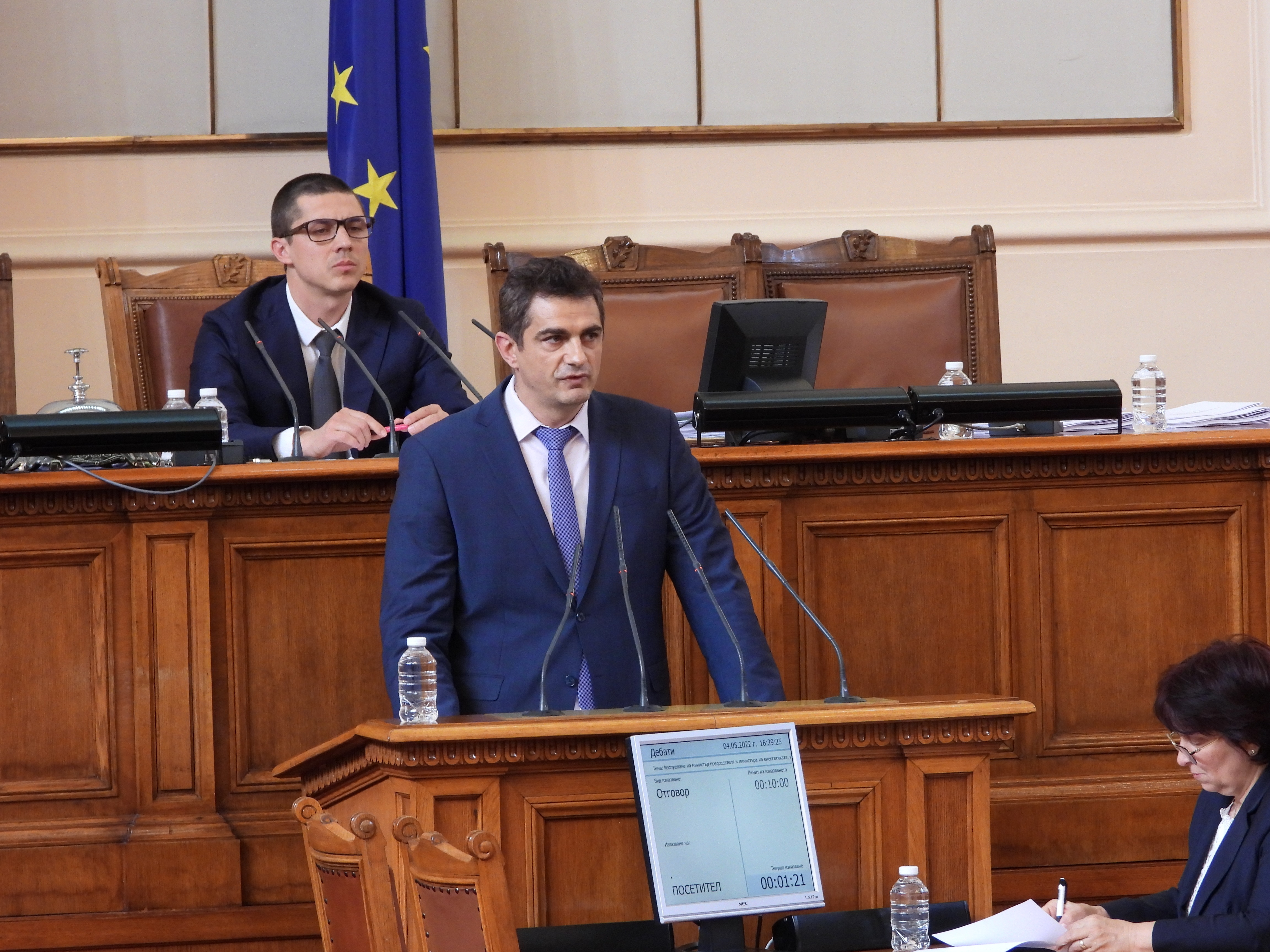 "България е на път да остане без кабинет, без парламент, а от днес - без енергиен регулатор"