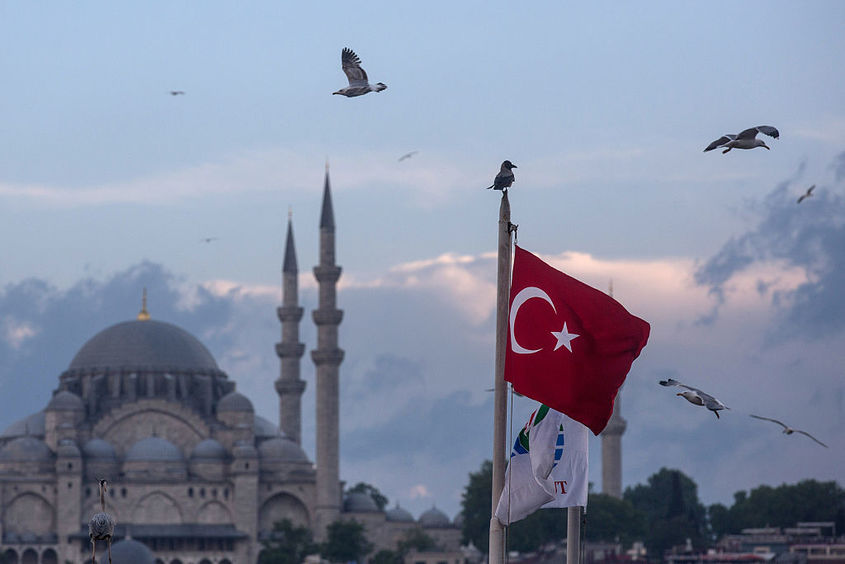 Турция срещу Covid-19: Рисков залог с много неизвестни