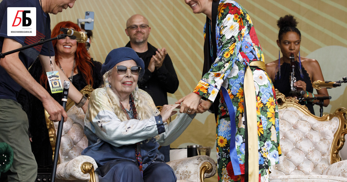 20 години след последния си цялостен концерт - Джони Мичъл