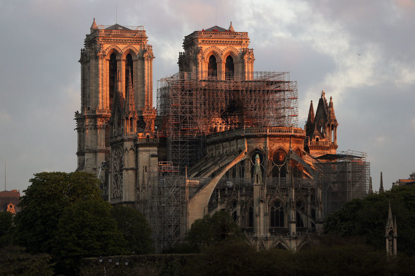 Катедралата "Нотр Дам" в Париж ще отвори отново през 2024 г.