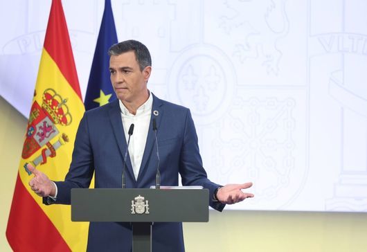 "Свалете вратовръзките си": Испанският премиер призова да не се носят вратовръзки, за да се спести енергия