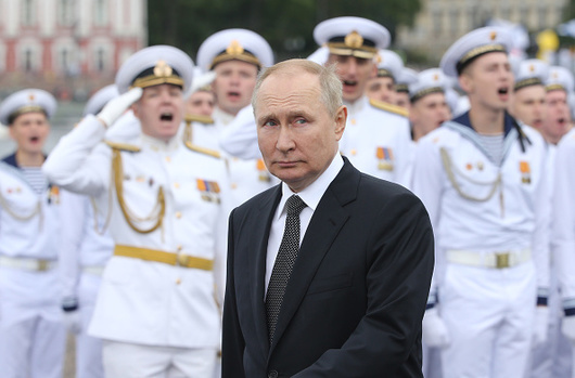 В неделя президентът на Русия Владимир Путин подписа нова военноморска