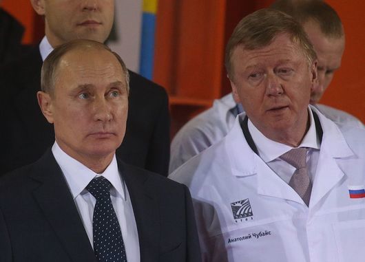 Бившият съветник на Путин Анатолий Чубайс е хоспитализиран 4 месеца след бягството от Русия 