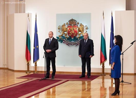 Правителството на Гълъб Донев е започнало масова смяна на български
