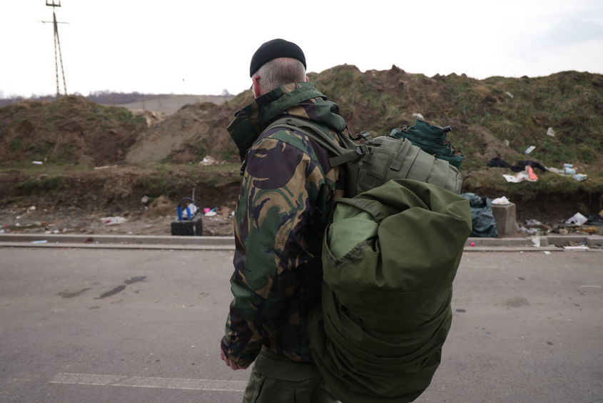 Трима британци, воювали за Украйна, ще бъдат съдени от сепаратистите в Донецк 