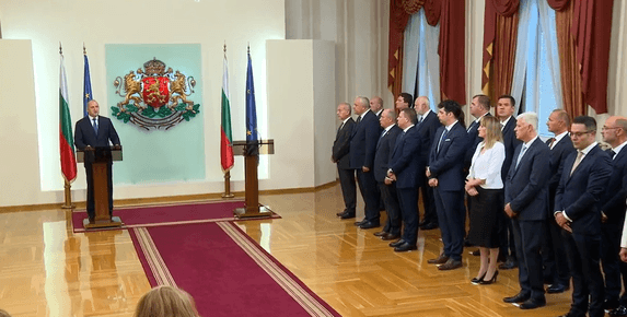 Президентът Румен Радев представи министрите от четвъртия си служебен кабинет