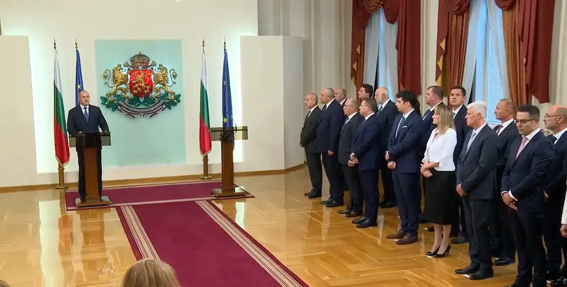 Радев описа "дълбока криза" пред служебния кабинет и поиска "национално единение" след изборите 