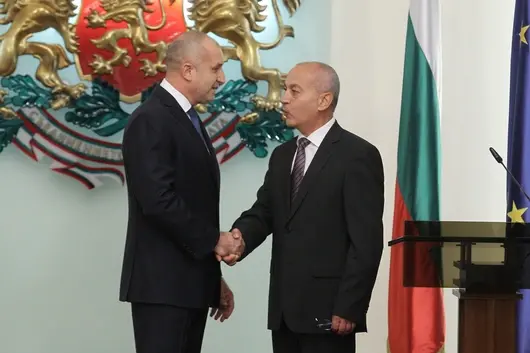 Невидимите, но несменяемите