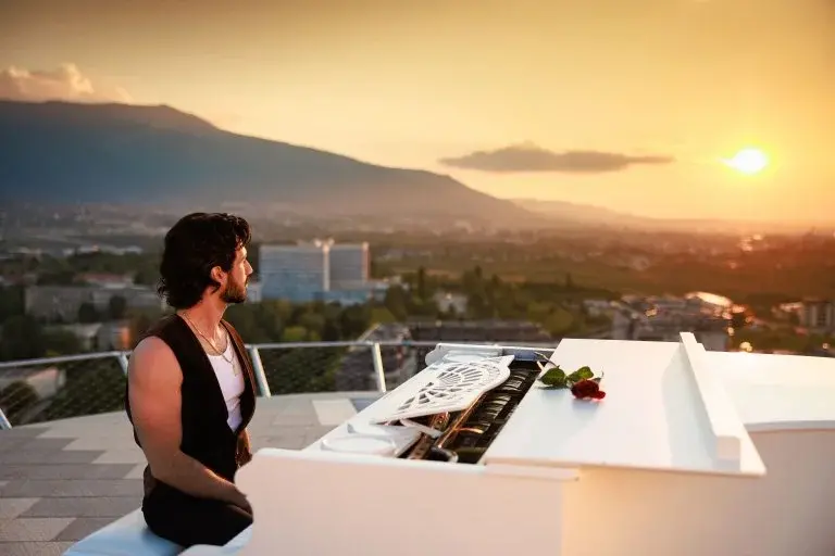 Новият "Ерген" на България е 33-годишен пианист и писател