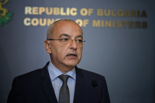 Служебният премиер Гълъб Донев е започнал да освобождава областните управители