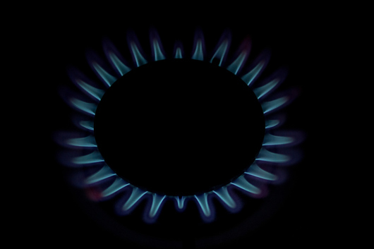 Газът поскъпва от 1 януари, но тарифите на парното и тока остават без промяна