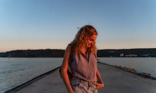 Ели Жотева и нейният 17-метров стенопис с добавена реалност на Морската гара във Варна  