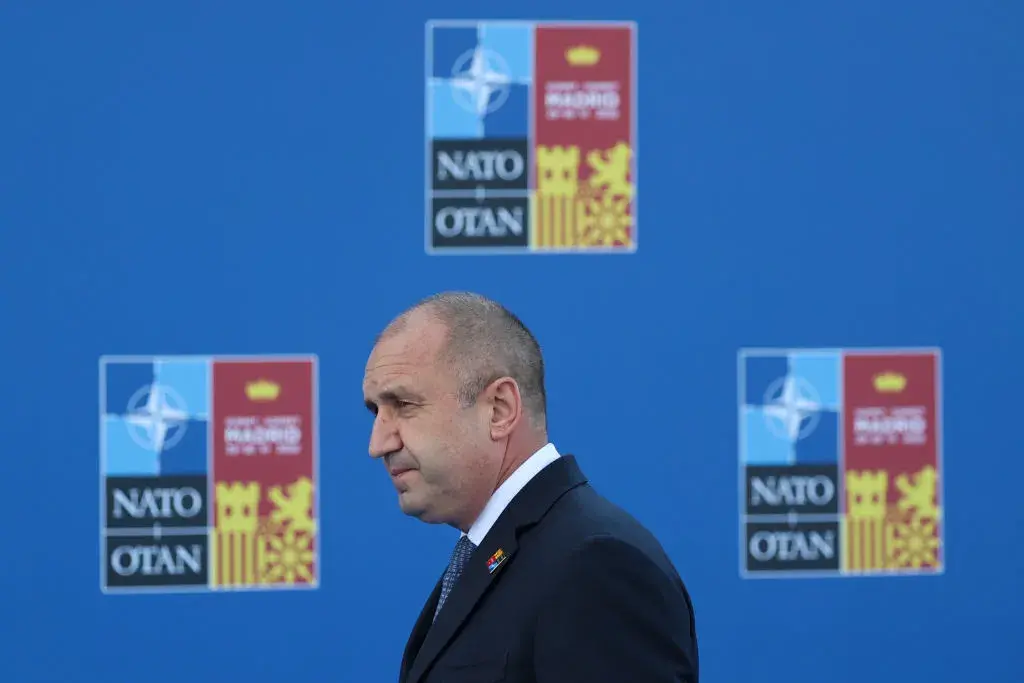 Служебният кабинет не пуска Радев на лидерския форум на НАТО