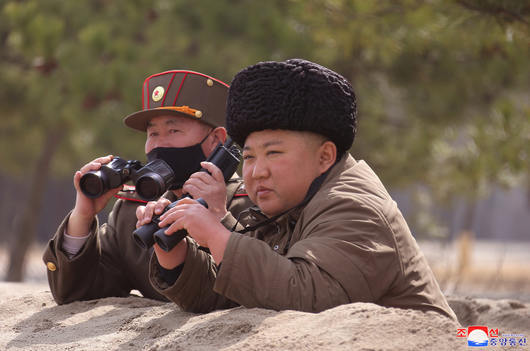 Северна Корея рязко повиши напрежението в региона след като изстреля