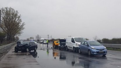 Човек пострада при верижна катастрофа на изхода на София