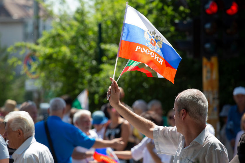 Зависими от Русия, подложени на пропаганда: Шест извода от годишния доклад на ДАНС