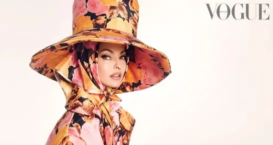 Линда Еванджелиста отново блести във Vogue, но белезите от травмата остават по тялото ѝ