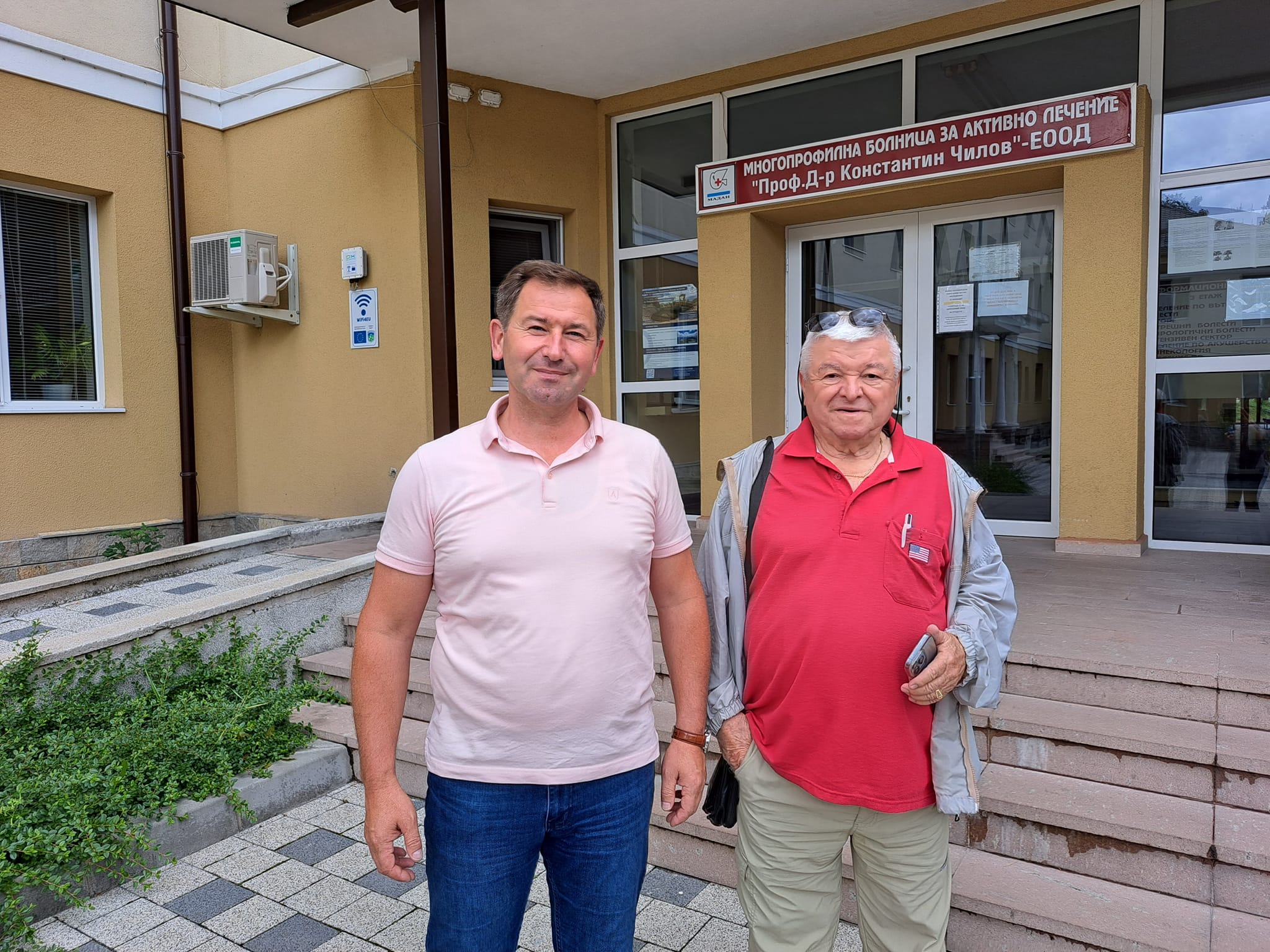 Преди дни Чападжиев посети родния си град Мадан, където през 2019 г. направи дарение от 1 млн. долара за закупуването на модерно оборудване и апаратура за болницата в града.