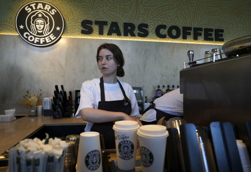 Руската версия на Starbucks отвори врати със сходно лого, име и познато меню