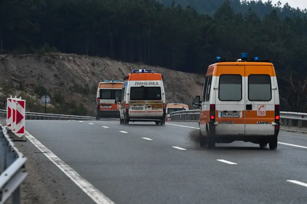 2 деца са в тежко състояние след катастрофа на цистерна край Скравена