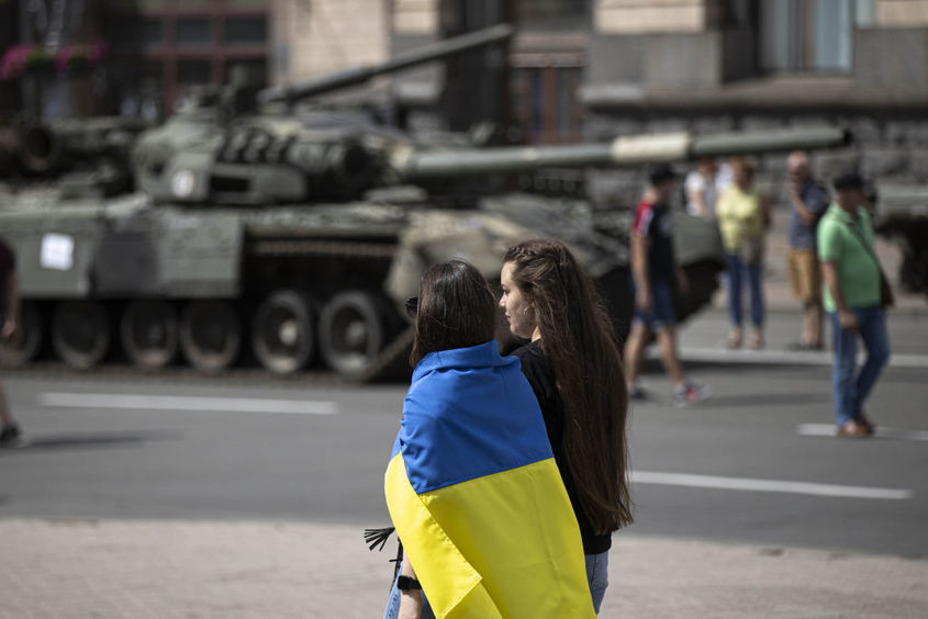 Украйна отбелязва Деня на независимостта с пленена руска техника и под нови заплахи