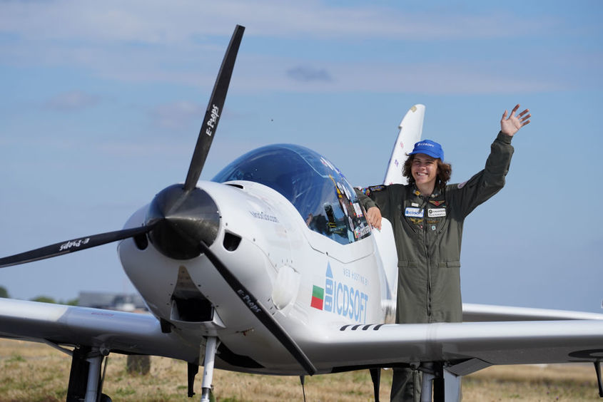 С полет от София: 17-годишният Мак Ръдърфорд стана най-младият пилот, обиколил света
