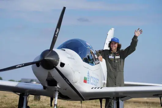 С полет от София: 17-годишният Мак Ръдърфорд стана най-младият пилот, обиколил света