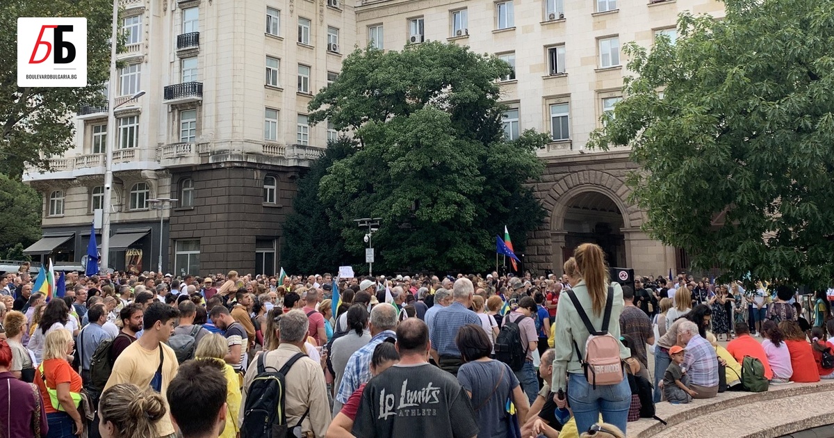 Протестът срещу опитите на служебното правителство да продължи купуването на